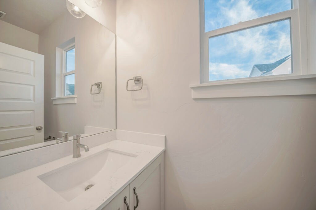 What is the best paint color for a small bathroom