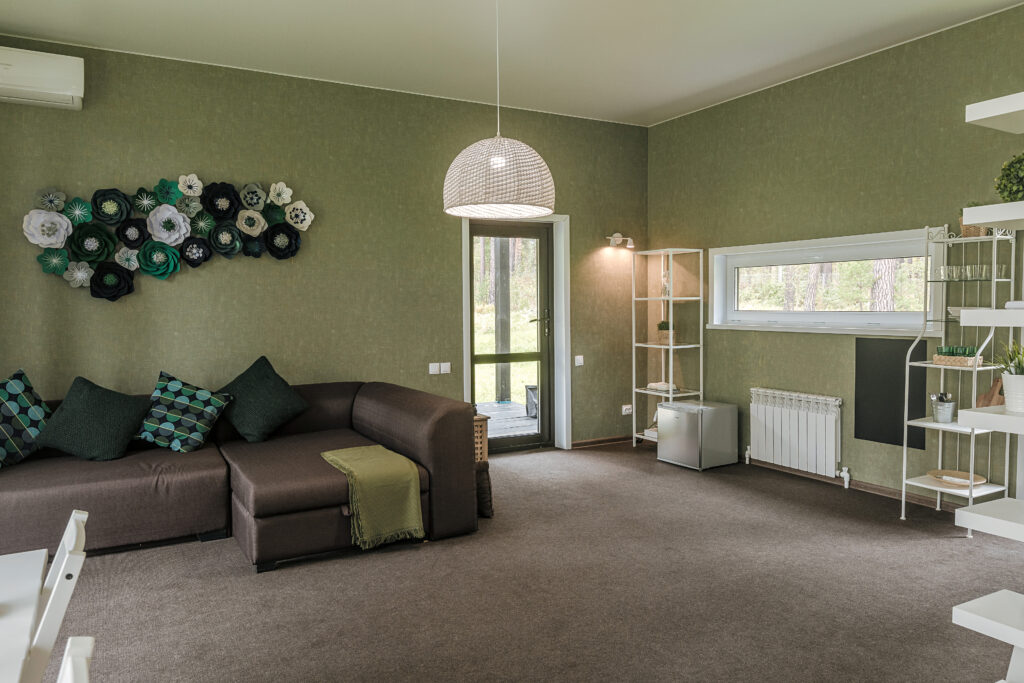 Green Paint Colors for Living Rooms